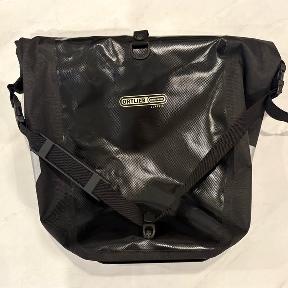 Authentic Black Ortlieb Back-Roller Classic rear bicycle pannier (20L) - Picture 10 of 11